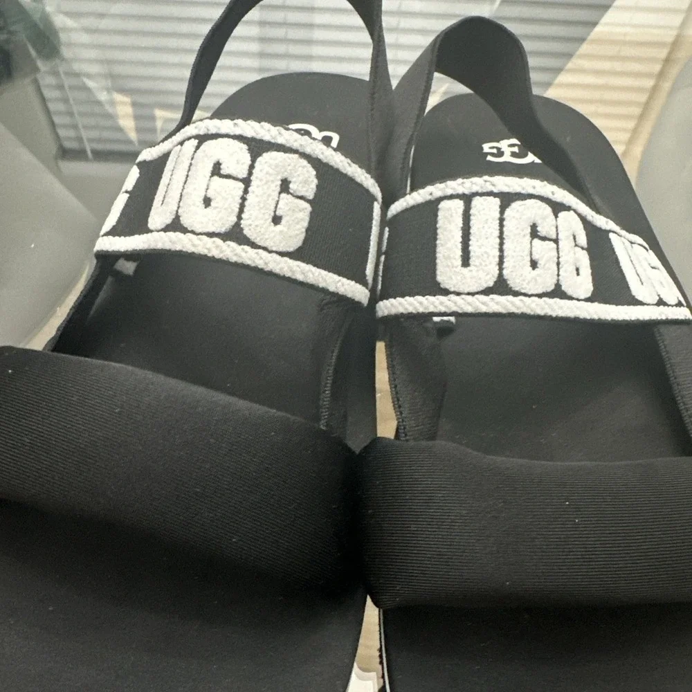 UGG Sandals Women Sz 3 Zuma Sling Sandal Black White